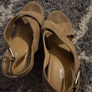 Apt 9 Tan Suede Cross-Band Wedge Sandals Size 8.5